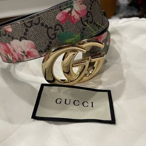 Gucci belt.   like new size 32-34